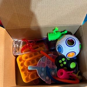 1 box of fidget toys